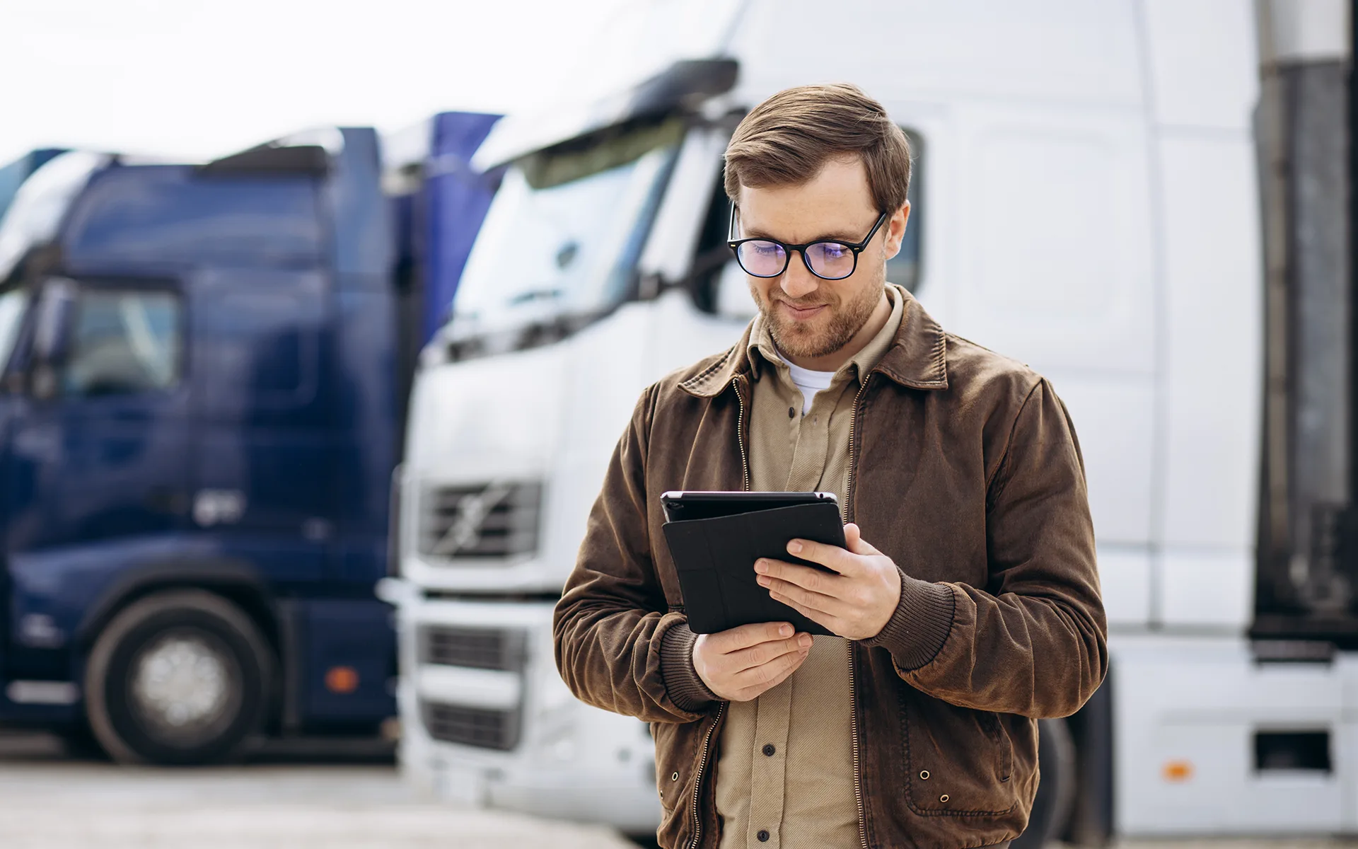 Percy-Transportation-employee-dispatching-a-reefer-transport